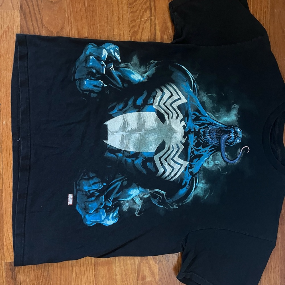Large vintage marvel shirt